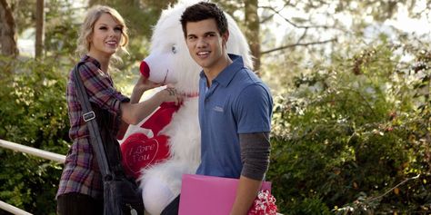 22 Little Ways to Make Your Partner's Valentines Day Better -Cosmopolitan.com Taylor Swift And Taylor Lautner Valentine's Day, Taylor Valentines Day, Valentine Taylor Swift, Valentine’s Day Taylor Swift, Taylor Swift Valentines Day Movie, Valentine’s Day Movie, Taylor Swift Movies, Valentines Day Taylor Swift, Valentines Taylor Swift