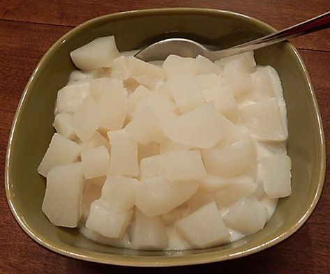 Old-fashioned Creamed Turnips – A Hundred Years Ago Creamed Turnips, How To Cook Turnips, White Gravy Recipe, White Cream Sauce, Turnip Recipes, Recipe For 1, Roasted Vegetable Recipes, Stir Fry Dishes, Dinner On A Budget