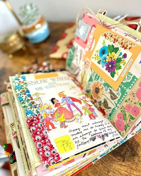 Playing Card Junk Journal, Things To Journal, Junk Journal Ideas Inspiration, Collage Journaling, Happy Journal, Handmade Journals Diy, Altered Book Journal, Collage Journal, Smash Journal