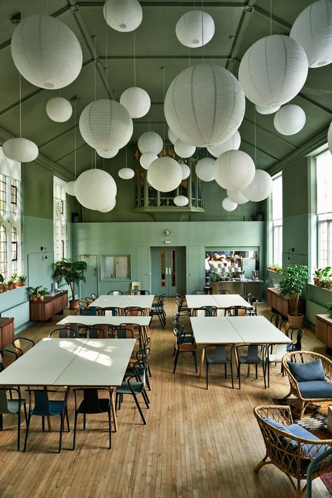 Refettorio Felix: A London Soup Kitchen Designed by Ilse Crawford - Remodelista Soup Kitchen Design, Cafeteria Kitchen, Counselling Room, Bar Pictures, Bar Restaurant Design, Architecture Restaurant, Ilse Crawford, Design Café, London Kitchen