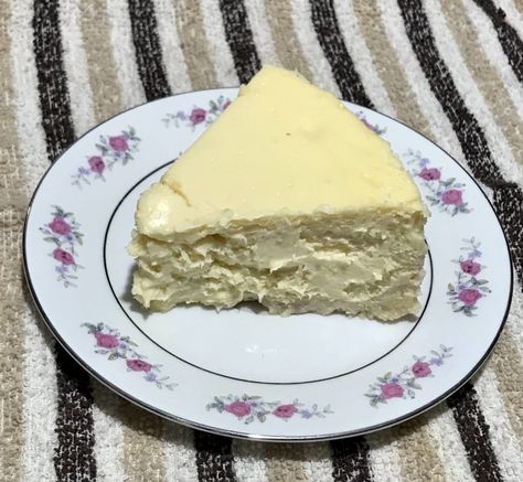 Amish White Chocolate and Lemon Cheesecake - DELICIOUS - Amish365 Amish Food Recipes, Amish Desserts, Super Easy Dessert, Caramel Pecan Cheesecake, Amish Home, Best Amish Recipes, Pennsylvania Dutch Recipes, Amish Food, Bread Desserts