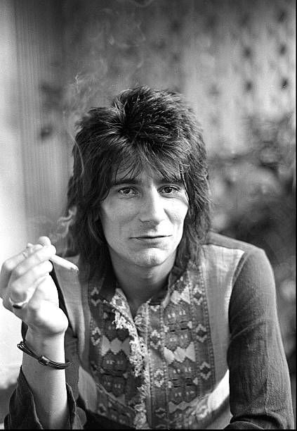 Ron Wood in his suite at Beverly Wilshire Hotel after it was announced he would join The Rolling Stones Beverly Hills, CA - 1974; Various Locations; Mark Sullivan 70's Rock Archive Ronnie Wood Art, Paul And Linda, Rolling Stones Tour, David Wood, Paul And Linda Mccartney, Rollin Stones, Ron Woods, Ronnie Wood, Charlie Watts