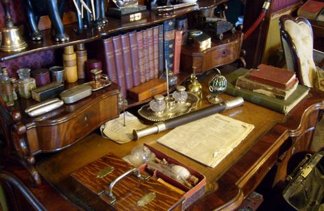 Victorian Study, Museum Studies, Victorian Aesthetic, Sir Arthur Conan Doyle, Conan Doyle, Arthur Conan Doyle, Home Libraries, Baker Street, Home Library