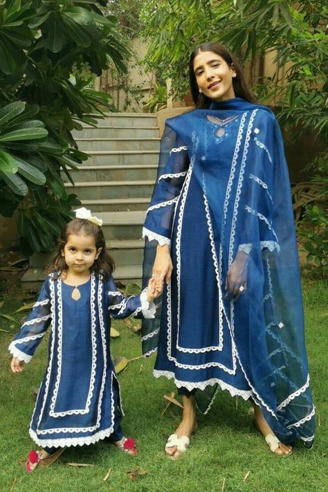 Mother Daughter Twinning Dresses, Mother Daughter Twinning, Lace Designs On Suits, Lace Suit, Lace Dress Design, Latest Dress Design, Pakistani Dresses Casual, Pakistani Fashion Party Wear, Girls Frock Design