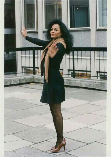 Diana Ross “STOP”, in the name of Love!” Diana Ross 70s, Diana Ross Style, Diana Ross Supremes, Foxy Brown, Vintage Black Glamour, Diana Ross, 60s Fashion, Sense Of Humor, People Photography