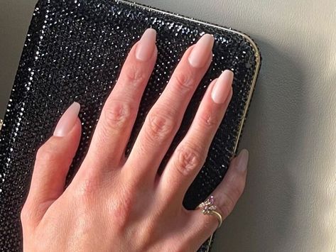 How to Nail The "Rich Girl" Manicure Trend Rich Girl Nails Aesthetic, Rich Lady Nails, Rich People Nails, Quiet Luxury Nails, Natural Nail Extensions, Rich Girl Nails, Rich Nails, Tom Bachik, Nails Aesthetics