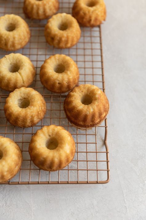 These glazed mini cakes are so cute and fun to make! They are vanilla flavored and made in a mini bundt pan and can be glazed with any flavor. This vanilla bundt cake recipe is an easy dessert for bridal showers or parties! Mini Desserts For A Crowd, Dessert Recipes Mini, Easy Mini Desserts, Vanilla Bundt Cake Recipes, Cakes With Icing, Bundt Cake Glaze, Vanilla Bundt Cake, Mini Bundt Cakes Recipes, Easy Bundt Cake Recipes