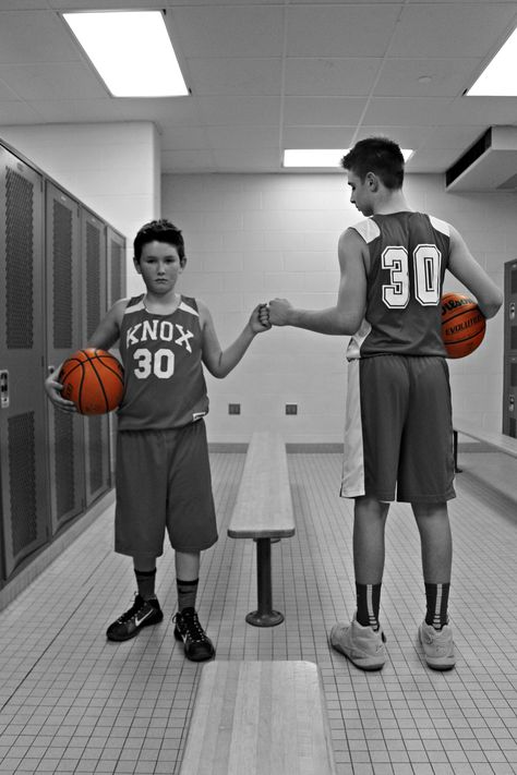 Brothers Basketball Photography Ideas Sibling Basketball Pictures, Basketball Photography Ideas, Brother Photography Poses, Basketball Locker Decorations, Personality Photos, Kobe Jersey, Basketball Shoot, Basketball Pics, Basketball Pictures Poses