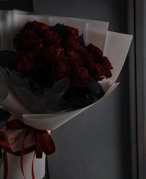 Dark Red Roses Bouquet Aesthetic, Dark Feminine Flowers, Dark Roses Bouquet, Dark Red Roses Bouquet, Dark Red Roses Aesthetic, Rose Bouquet Aesthetic, Female Werewolves, Butterfly Eyes, Dark Red Roses