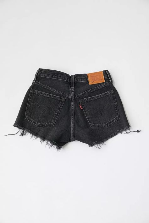 Black Levi Shorts, Jean Short Outfits, Black Jean Shorts, Black Jean, Jean Short, Denim Cutoff Shorts, Levi’s 501, Levi's 501, Cute Everyday Outfits