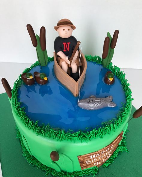 Fishing cake Cake Fisherman, Happy Birthday Bob, Fishing Theme Cake, Bug Cakes, Fishing Cakes, Fisherman Cake, Decor Tort, Fish Cake Birthday, Fishing Cake