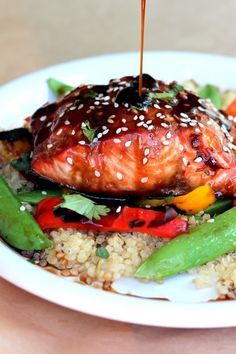 Sesame Ginger Sweet Teriyaki Salmon with Garlic Quinoa Stir-fry | Cookbook Recipes Garlic Quinoa, Resep Smoothie, Sesame Ginger, Teriyaki Salmon, Think Food, Weeknight Dinners, Fish Dishes, Seafood Dishes, Salmon Recipes