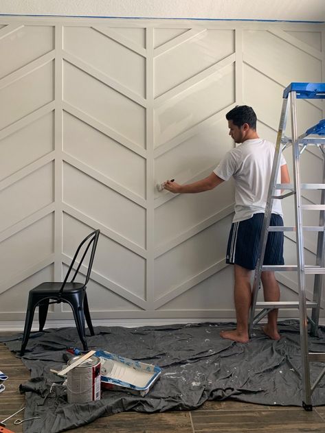 Accent Wall Herringbone Pattern, Herringbone Feature Wall Bedroom, Accent Wall Chevron, Chevron Accent Wall Bedroom, Heiring Bone Accent Wall, Herringbone Board And Batten Wall, Entry Way Accent Wall Board And Batten, Herringbone Accent Wall Bedroom, Chevron Wall Panelling