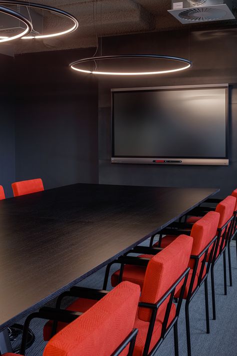 Black Conference Room, Red Accent Wall Office, Office With Red Accents, Red Conference Room, Red Office Design, Black Meeting Room, Red Office Decor Ideas, Red And Black Office, Brainstorming Room