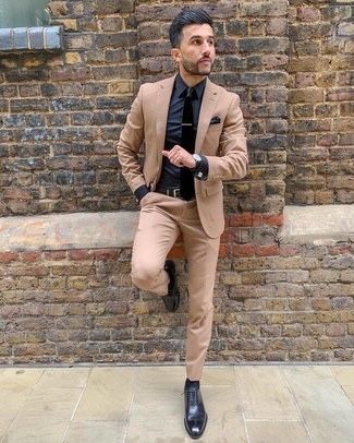 Black Shirt Black Tie, Tan Suit Men, Best Wedding Suits For Groom, Tan Suit Wedding, Tan Groomsmen, Suit And Tie Men, Groom Suit Black, Best Wedding Suits, Suit Prom