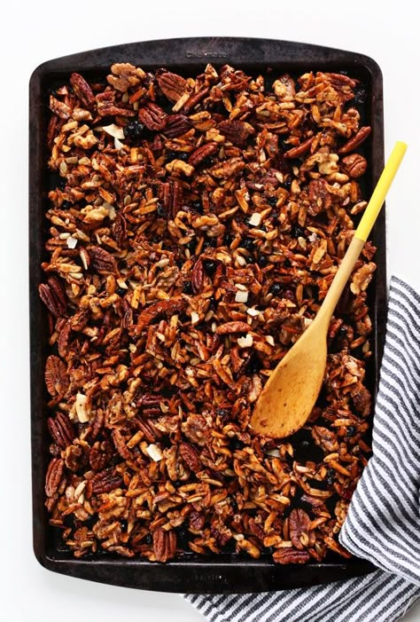 Grain Free Granola Recipe, Monkfruit Sweetener, Breakfast Paleo, Happy Breakfast, Dr Gundry, Vegan Candy, Protein Rich Breakfast, Paleo Granola, Lactose Free Diet