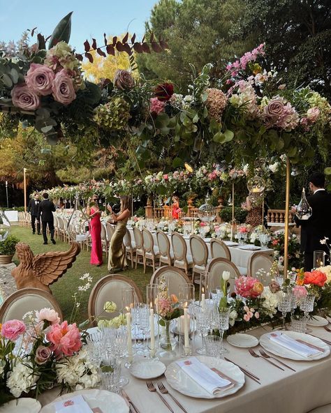 homebodii ® (@homebodii) | Instagram Jamie Laing, Wedding Table, Getting Married, Wedding Flowers, Dream Wedding, Wedding Venues, Wedding Decorations, Wedding Dress, Flowers