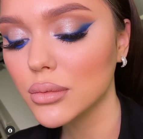 Makeup Ideas With Blue Eyeliner, Makeup Looks Black And White, Make Up Royal Blue Dress, Prom Makeup Royal Blue Dress, Makeup To Match Blue Dress, Eyeshadow With Blue Dress, Royal Blue And Silver Makeup Looks, Makeup With Light Blue Dress, Makeup For Blue Dresses