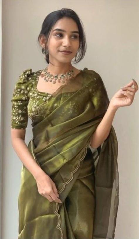 Double Border Blouse Design, Jimichu Saree Blouse Designs, Border Saree Blouse Designs, Blouse Designs For Silk Sarees, Saree Types, Soft Saree, Kerala Saree Blouse Designs, Simple Saree Designs, New Saree Blouse Designs