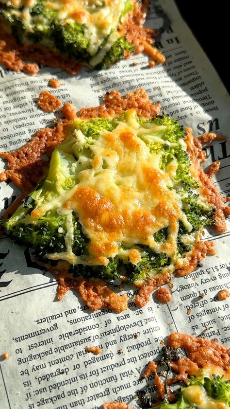 Smashed Crispy Broccoli Smashed Brocolli Recipes, Crispy Broccoli Cheese Rounds, Smashed Crispy Broccoli, Broccoli Cheese Crisps, Keto Smashed Broccoli, Kid Friendly Broccoli Recipes, Broccoli Mozzarella Recipes, Crispy Smashed Broccoli, Crispy Broccoli Baked