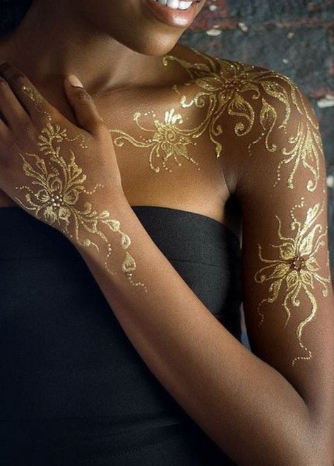 White Henna Tattoo, White Henna Designs, Gold Henna, Henna Tutorial, Henna Body Art, Tattoo Henna, White Henna, Gold Tattoo, Pretty Henna Designs