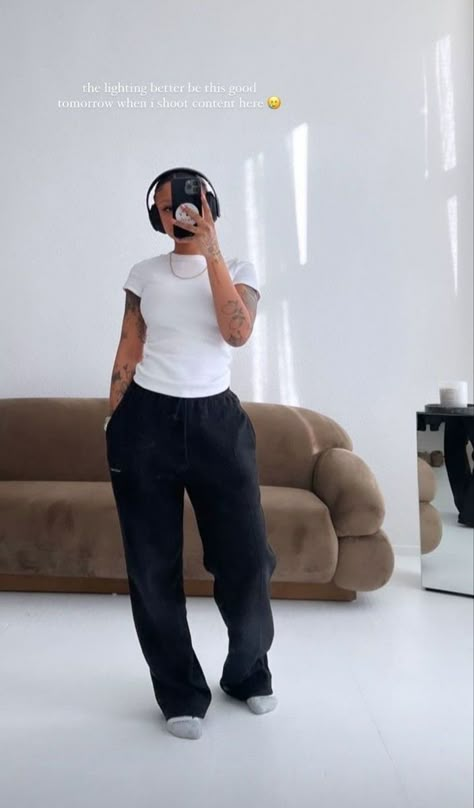 Black Women Comfy Outfits, Mules Shoes Outfit Black Women, Cute Comfy Outfits Black Women, Lisa Onuoha Outfits, Cute Lounge Outfits Black Women, Comfortable Outfits Black Women, Chill Fits Black Women, Chill Comfy Outfit, Baddie Outfits Casual Fall