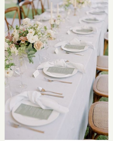 Grey Napkins Wedding Table, Ivory Table Cloth White Napkins, Ivory Place Setting Wedding, White Napkin Table Setting, Cheap Wedding Table Settings, Wedding Table Settings White Table Cloth, Wedding Cloth Napkin Ideas, Basic Wedding Table Setting, Simple Table Scapes Wedding