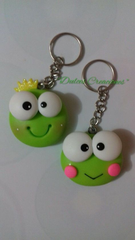 Porcelanicron Ideas, Clay Keychain Ideas, Clay Crafts For Kids, Kids Clay, Clay Keychain, Polymer Clay Sculptures, Polymer Clay Diy, Polymer Clay Jewelry Diy, Cute Polymer Clay