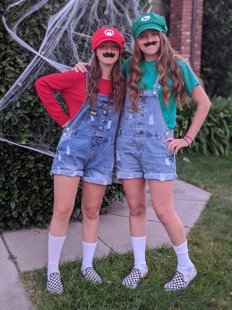 Mario And Luigi Twin Day, Mario And Luigi Girl Costumes, Twin Costume Ideas For Teens, Girl Mario Costume, Twin Costume Ideas For Women, Twin Day Outfit Ideas, Twin Halloween Costumes For Women, Mario And Luigi Costumes Women, Twining Outfits Best Friends