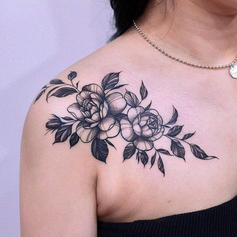 Cover Up Collar Bone Tattoos, Colar Bone Tattoo Cover Up For Women, Shoulder Collar Bone Tattoo Cover Up, Floral Shoulder Collar Bone Tattoo, Rose Vine Tattoo, Vine Tattoo Ideas, Colorful Floral Shoulder Cap Tattoo, Ladies Tattoos, Rose Vine Tattoos