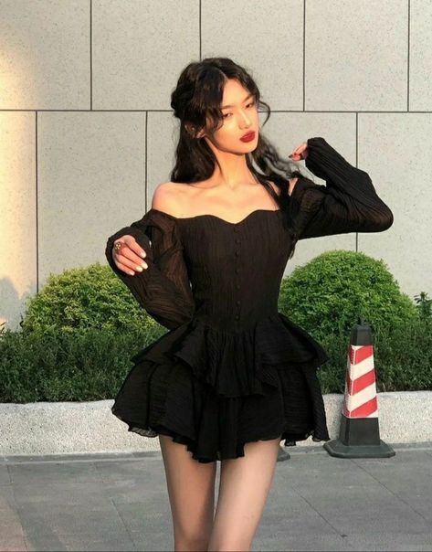 First Date Outfit Dress, Black Dress Outfit Party, Fest Outfits, Gaun Fashion, Dress Party Night, Black Dress Outfits, Korean Fashion Dress, Dress Aesthetic, Black Short Dress