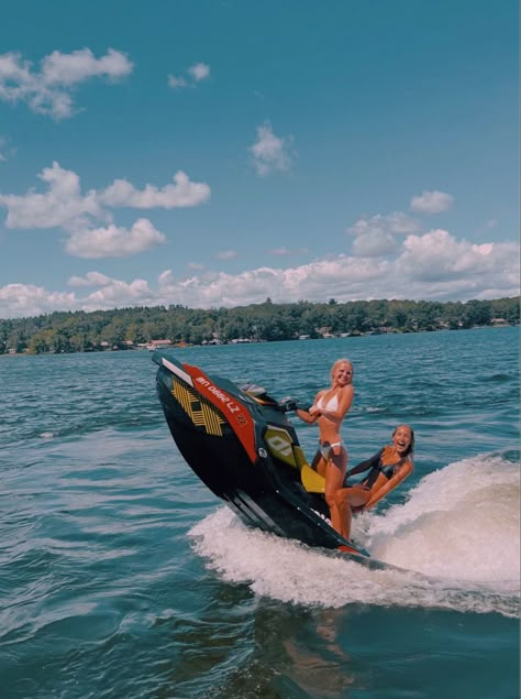 Jet Ski Friends, Jetskiing Aesthetic, Summer Lake Fits, Lake Day Pictures By Yourself, Jet Skiing Aesthetic, Jetski Photoshoot, Jet Ski Pictures Instagram, Summer On The Lake, Things To Do At The Lake