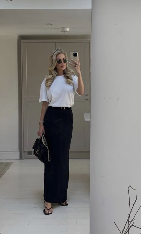 Business Casual Long Skirt, Dress Office Outfit, Bbq Outfits, Black Satin Skirt, Modest Summer Outfits, Mode Inspo, Looks Chic, Inspiration Mode, Looks Style