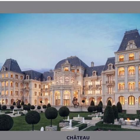 Richard Landry 200,000 sq ft mansion named chateau made i believe in china بيوت ملكية, Dream House Mansions, Big Mansions, Luxury Houses Mansions, Castle Mansion, Dream Mansion, Mega Mansions, Lots Of Windows, Modern Mansion