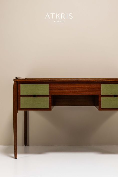 Desk In Mahogany Veneer and Green Drawers Attr. to Gio Ponti, Italy 1950's vintage design | vintage desk | home office | office furniture | office design | desk | Italian design Furniture Office Design, 1950s Desk, Mahogany Desk, Design Desk, Desk Home Office, Mid Century Coffee Table, Mid Century Desk, Vintage Tables, Office Furniture Design