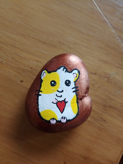 Bear Hamster, Painted Pebbles, White Teddy Bear, Rock Ideas, Gerbil, Pebble Painting, Painted Rock, Painted Pumpkins, Rock Painting