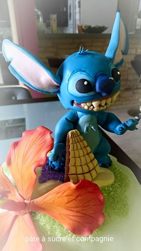 mon gateau décoré ( cake design ) figurine stitch réalisée en pate a sucre ( sugar) Sonic The Hedgehog, Biscuits, Cake, Design, Figurine