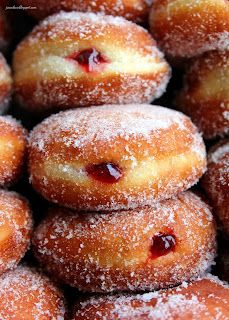 Homemade Jelly Donuts Recipe, Jelly Donuts Recipe, Jelly Donuts, Doughnut Recipe Easy, Easy Donut Recipe, Jelly Doughnuts, Doughnuts Recipe, Easy Donuts, Homemade Donuts Recipe