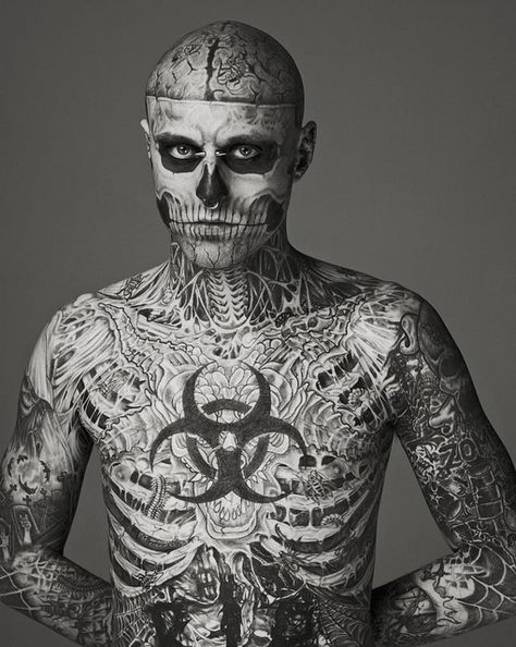 Zombie Boy Rick Genest.. so insane.. so cool. Skull Face Tattoo, Tattoos Arm Mann, People With Tattoos, Rick Genest, Body Tattoo Design, Blackout Tattoo, Tattoo Trend, Sick Tattoo, Skeleton Tattoos