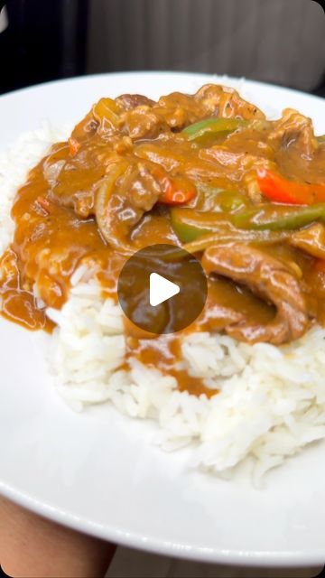 Bri’s Heat 💕 | Food Content Creator on Instagram: "Pepper Steak & Rice Recipe ✨ It’s a new year and there’s food at home! Let’s start the year off making our own food instead of buying out all the time. This recipe is under $30 and can feed about 2-3 people. The flavors and comfort of this meal will leave you more satisfied than fast food could ever do. Full video is in my cookbook and posted to my YouTube Channel: Bri’s Heat ✨❤️ you can check out my website on my profile to get to both links or drop some flames in the comments for the full recipe to be sent to you🔥🔥 • • • • • • #peppersteak #steak #steakrecipes #steakandgravy #gravy #homemadegravy #rice #whiterice #bellpeppers #easyrecipeideas #budgetfriendlyfood #quickrecipeideas #peppersteakandrice #whiterice #chicagofood #comfortfo Steak And Rice Recipes, Pepper Steak And Rice, Steak And Mashed Potatoes, Steak Rice, Rice And Gravy, Food Content Creator, Steak And Rice, Pepper Steak Recipe, Homemade Gravy