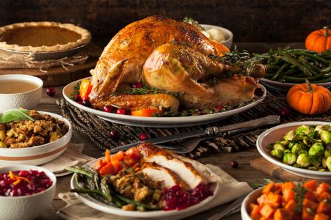 Así es el menú típico de Acción de Gracias: 11 recetas para montar tu propio Thanksgiving Holiday Turkey, Thanksgiving Dinner Recipes, Jacksonville Nc, Food Photography Tips, Thanksgiving Food, Turkey Dinner, Free Thanksgiving, Healthy Holidays, Thanksgiving Feast