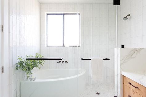 Shower with Corner Bathtub - Transitional - Bathroom Corner Bathtub Shower, Corner Tub Shower, Master Bathtub, Corner Bath Shower, Moderne Pools, Small Bathtub, Refinish Bathtub, Bathroom Tub Shower, Corner Bath