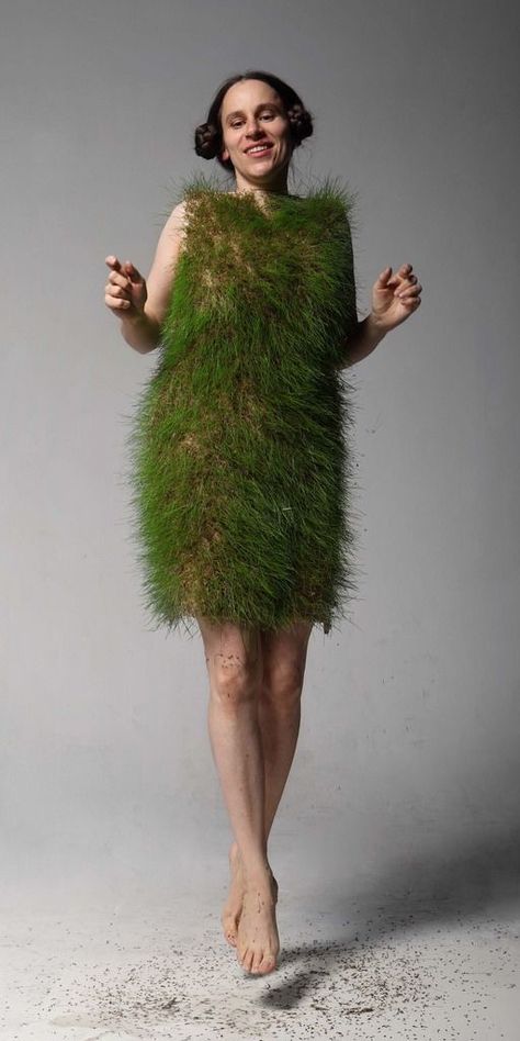 2013 Dress, Growing Sprouts, Moss Dress, Structural Fashion, Micro Greens, Models Backstage, Bio Art, Dresses 2013, Fairy Clothes