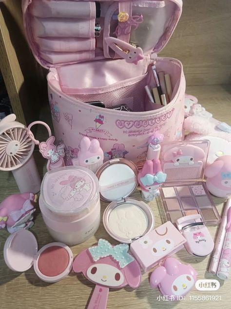 Aesthetic Sanrio, Kitty Aesthetic, Kitty Makeup, Girly Vibes, School Bag Essentials, Hello Kitty Makeup, Inside My Bag, Hello Kitty Aesthetic, Purse Essentials