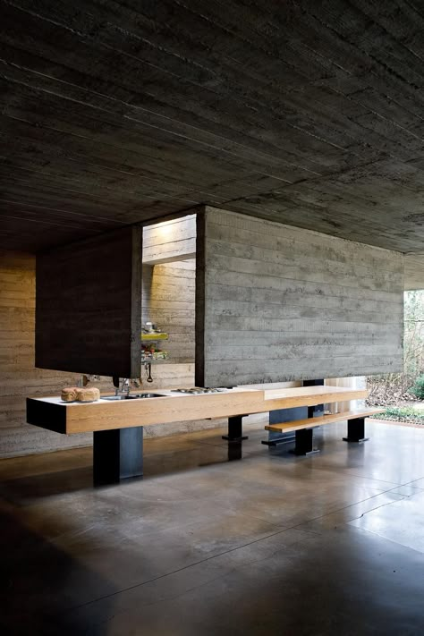 Juliaan Lampens Architecture Interior Design Minimalist, Concrete Walls, Interior Minimalista, Concrete Kitchen, Brutalist Architecture, Design Del Prodotto, Polished Concrete, Concrete Floors, 인테리어 디자인