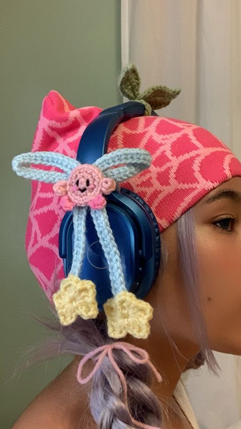 Cute Crochet Headphone Accessories, Crochet Headphone Decoration, Crochet Gaming Accessories, Crochet Headset Accessories, Headphone Covers Crochet, Headphone Charms Crochet, Headphone Accessories Crochet, Diy Headphones Decoration, Crochet Headphone Charm