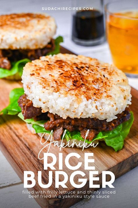 Japanese rice burger with easy yakiniku style beef filling served on a wooden chopping board Rice Burger Recipe, Yakiniku Sauce, Asian Fast Food, Rice Sandwich, Classic Hamburger, Rice Burger, Sushi Burger, Hot Dog Recipes, Vegan Burgers