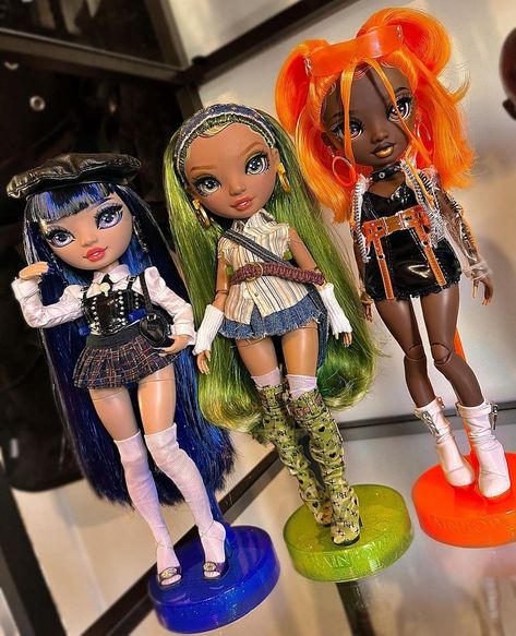 @hex_dolls • Instagram photos and videos Kim Nguyen, Doll Restyle, High Pics, Rainbow High Dolls, Eah Dolls, Custom Monster High Dolls, Costume Ball, Monster High Art, Dolls Fashion