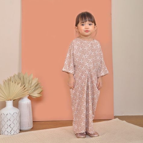 Style N Fashion on Instagram: “#NikitaLongKaftans are available for kids too 🥰 We have 4 colours to choose for kids & adults. Grab it now via website www.maroonred.com or…” Kaftan Lebaran, Lawn Suit, Suit Design, Lawn Suits, Easy Craft, Suit Designs, Easy Crafts, Lawn, Kids Fashion