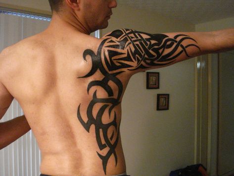 Tattoo tribal shoulder | More great designs at: InkPicker.co… | Flickr Stammestattoo Designs, Common Tattoos, Maori Tattoo Designs, Mens Shoulder Tattoo, Samoan Tattoo, Shoulder Tattoos For Women, 3d Tattoo, Celtic Tattoos, Diy Tattoo